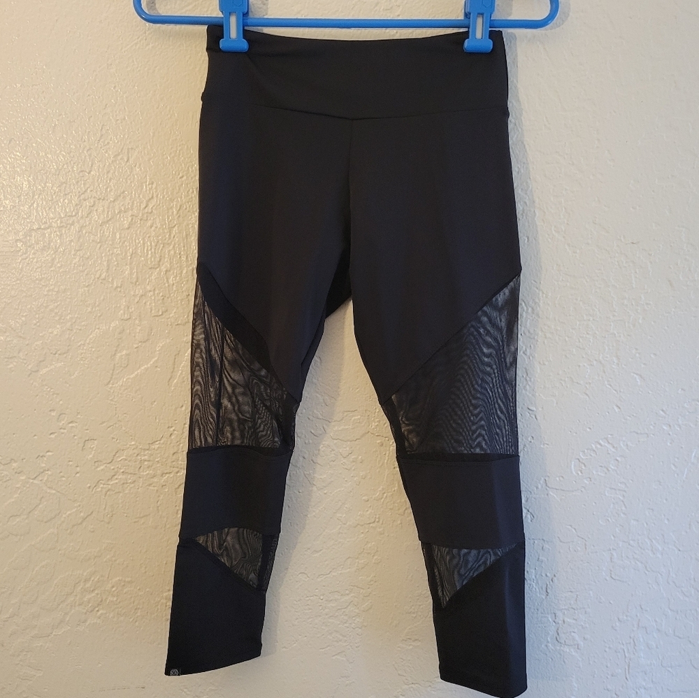 Onzie Mesh Cut Out Capri M/L NWT